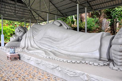đắp tượng phật bằng xi măng tại Nghệ An
