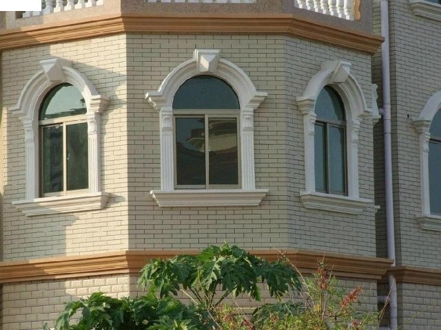 Đắp phù điêu hoa văn trang trí cửa sổ