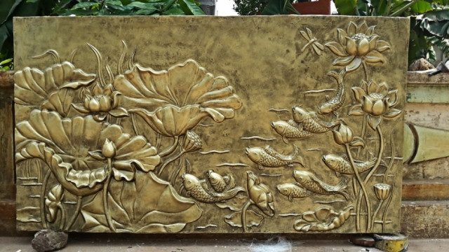 tranh phù điêu đắp nổi bằng xi măng giả đồng
